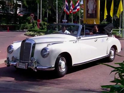 White classic car at the Hua Hin Vintage Car Rally